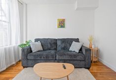 其他 3 Bright Living Area and Well-Equipped Kitchen - Charming Stylish Retreat