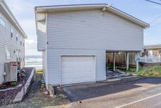 Lain-lain Ocean View and Contemporary Comfort - Stunning Coastal Retreat