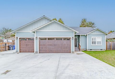 其他 Newly built home with hot tub, fire table, game room & gym with Peloton bike