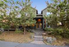 Others 4 Expansive Deck and Community Hot Tub and Pool - Elegant and Bright