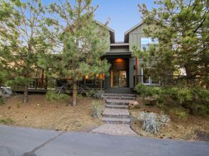 Others 4 Expansive Deck and Community Hot Tub and Pool - Elegant and Bright