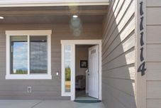 Others Private Yard, Fireplace and Smart Amenities - Sleek Modern Retreat