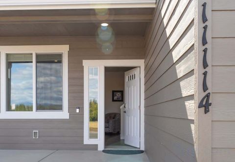 その他 Private Yard, Fireplace and Smart Amenities - Sleek Modern Retreat