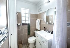 Others 6 Inviting Studio with Shared Pool and BBQ Area - Cozy Getaway