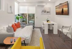 Others 3 Rooftop Patio, Dedicated Parking, AC, Wi-Fi - Charming Urban Retreat