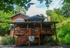 Others 2 Cozy Cabin with Hot Tub and Jetted Tub - Inviting Mountain Retreat