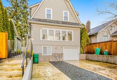 Others 3 Spacious home with fenced yard, patio, & sunroom - near UW/Green Lake