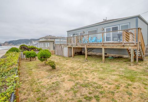 Others Panoramic Ocean Views and Hot Tub - Stunning Beachfront Haven