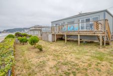 Others Panoramic Ocean Views and Hot Tub - Stunning Beachfront Haven