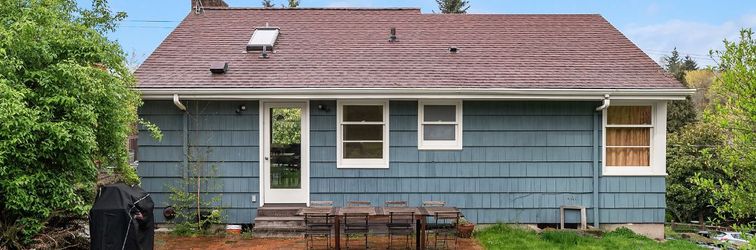 Lainnya Peek-a-Boo Skyline Views and Modern Kitchen - Bright Charming Haven