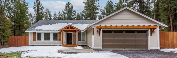 Others Huge Fenced Yard and Modern Kitchen Amenities - Stylish Escape