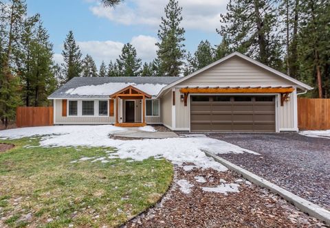 Others Huge Fenced Yard and Modern Kitchen Amenities - Stylish Escape