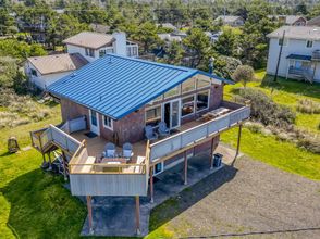 Others 4 Ocean Views and Cozy Deck - Inviting Coastal Haven