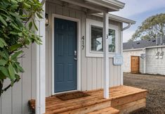 其他 3 Steps to Beach and Dining Delights - Charming Coastal Escape