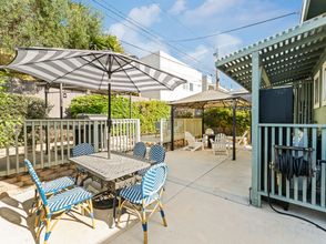 其他 4 Charming Backyard Oasis with Fire Pit and Boho Vibes - Cozy Retreat