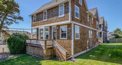 Others 2 Cozy Gathering Space and Sparkling Amenities - Charming Seaside Haven