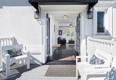 Others 6 Luxurious Outdoor Hot Tub and Elegant Furnishings - Charming Escape