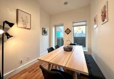 其他 4 Stylish Duplex with Chef's Kitchen and Charming Patio - Serene Retreat