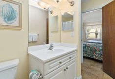 Others 6 Gulf View Balcony and Swimming Pool Access - Bright and Spacious Oasis