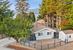 Others 4 Stunning Lake Views and Outdoor Adventure - Charming Retreat