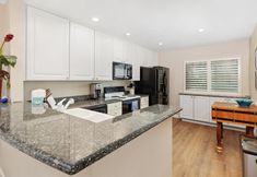 其他 7 Gorgeous Pool Views and Tennis Courts - Inviting Coastal Haven