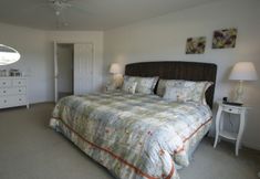 อื่นๆ 6 Sun Deck and Relaxation Area - Inviting Coastal Escape