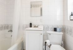 Lainnya 6 Chic Design and Convenient Access - Stylish Urban Retreat