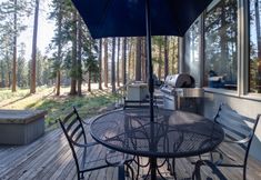 Others 3 Luxurious Home with Chef's Kitchen and Hot Tub - Elegant Golf Haven