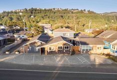 Khác 2 Kitchenette and Cozy Patio Area - Stylish Coastal Getaway