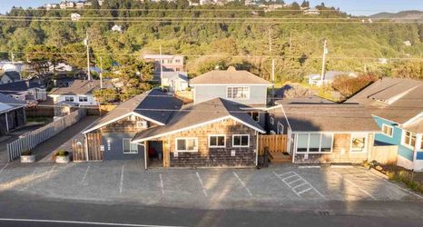 Khác 2 Kitchenette and Cozy Patio Area - Stylish Coastal Getaway