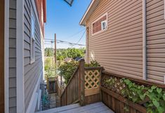 Lainnya 5 Spacious Layout and En Suite Comfort - Charming Townhome Retreat