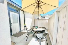 Others Proximity to Cafes and Attractions - Charming Private Escape