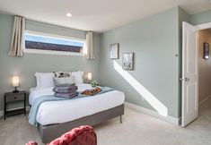 Others 2 Spacious Townhome with Scenic Balcony and Backyard Swing - Stylish Getaway