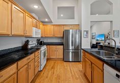 Lainnya 6 Captivating Mountain Vistas and Spacious Deck - Elegant Tranquil Retreat