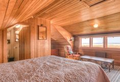 其他 6 Charming Historic Boathouse with Ocean Views - Inviting Coastal Retreat