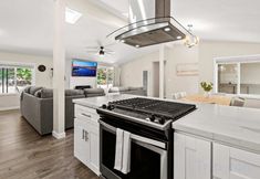 Others 7 Hot Tub and Outdoor Fire Pit Oasis - Charming Relaxing Retreat