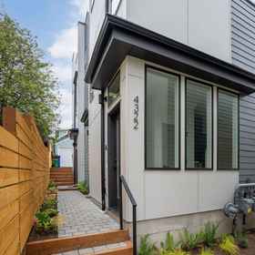 Logo 1 Rooftop Patio, Smart TV, A/C, Fast Wifi - Stunning Urban Oasis, Hotel Perpustakaan Umum Seattle