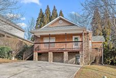 Others Hot Tub and Gaming Station - Beautiful Cozy Getaway