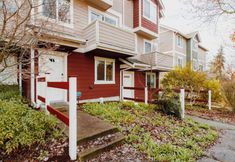 Lainnya 3 Private Balcony and EV Charger Included - Charming Craftsman Oasis