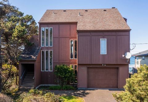 Others Spacious Deck and Cozy Living Area - Stunning Oceanfront Escape