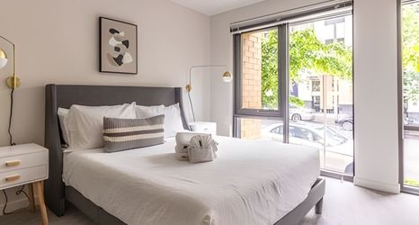 Others 2 1BR+Den | Gym, Lounge | Bellevue | Sophari C