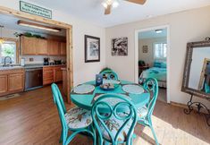 Lainnya 3 Coastal house with decks, grill, firepit, & modern kitchen - 1/2 mile to beach