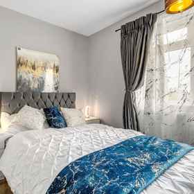 Others 1 Modern 2-Bed Flat with Balcony in Central London, River Park Tower Marketing Suite 호텔