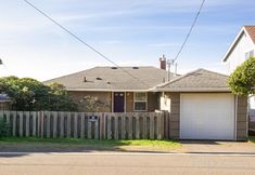 其他 2 Oceanfront Access and Fenced Yard - Charming Beach Bungalow