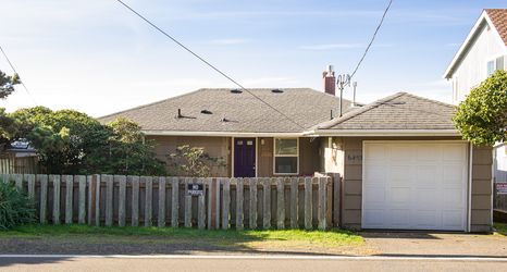 其他 2 Oceanfront Access and Fenced Yard - Charming Beach Bungalow