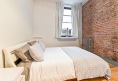 Others 4 Spacious Living Area and Cozy Dining Space - Charming Urban Retreat