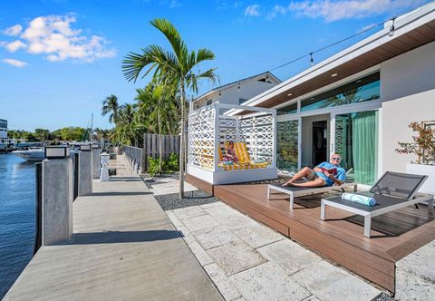 其他 Waterfront Tranquility and Heated Pool - Serene Midcentury Retreat