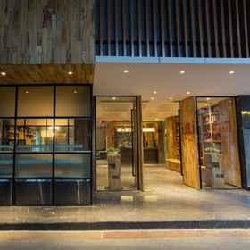 Hotel Exterior 1 V8 Yiju Hotel (Guangzhou Railway Station), Five Rams Statue Hotels