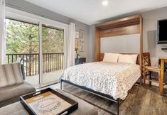 Others 4 Charming Getaway with Scenic Balconies - Cozy and Inviting Retreat