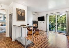 Others 5 Central Location with Open Kitchen and Cozy Fireplace - Charming Condo